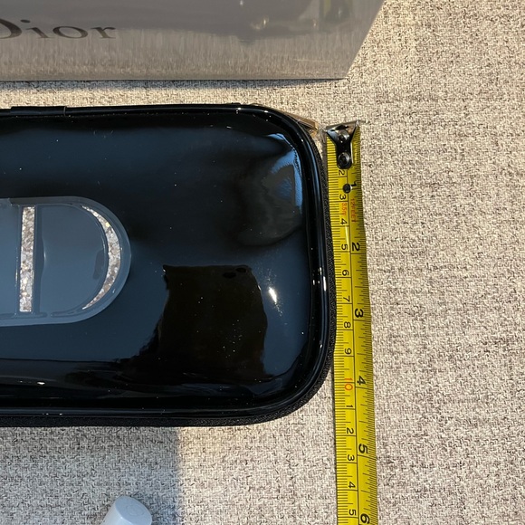 Dior Vanity Set - Dior Makeup bag, Dior Addict Lipglow & Dior Show 4D Maximizer - Picture 16 of 16